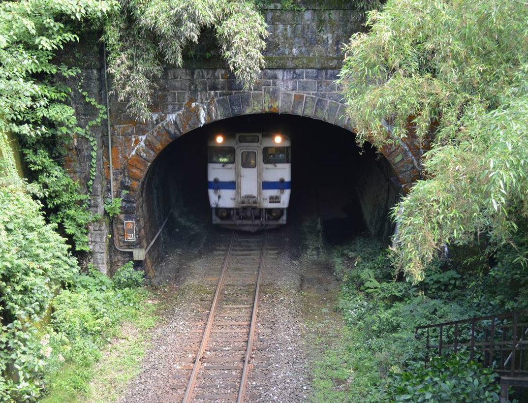 金辺トンネル