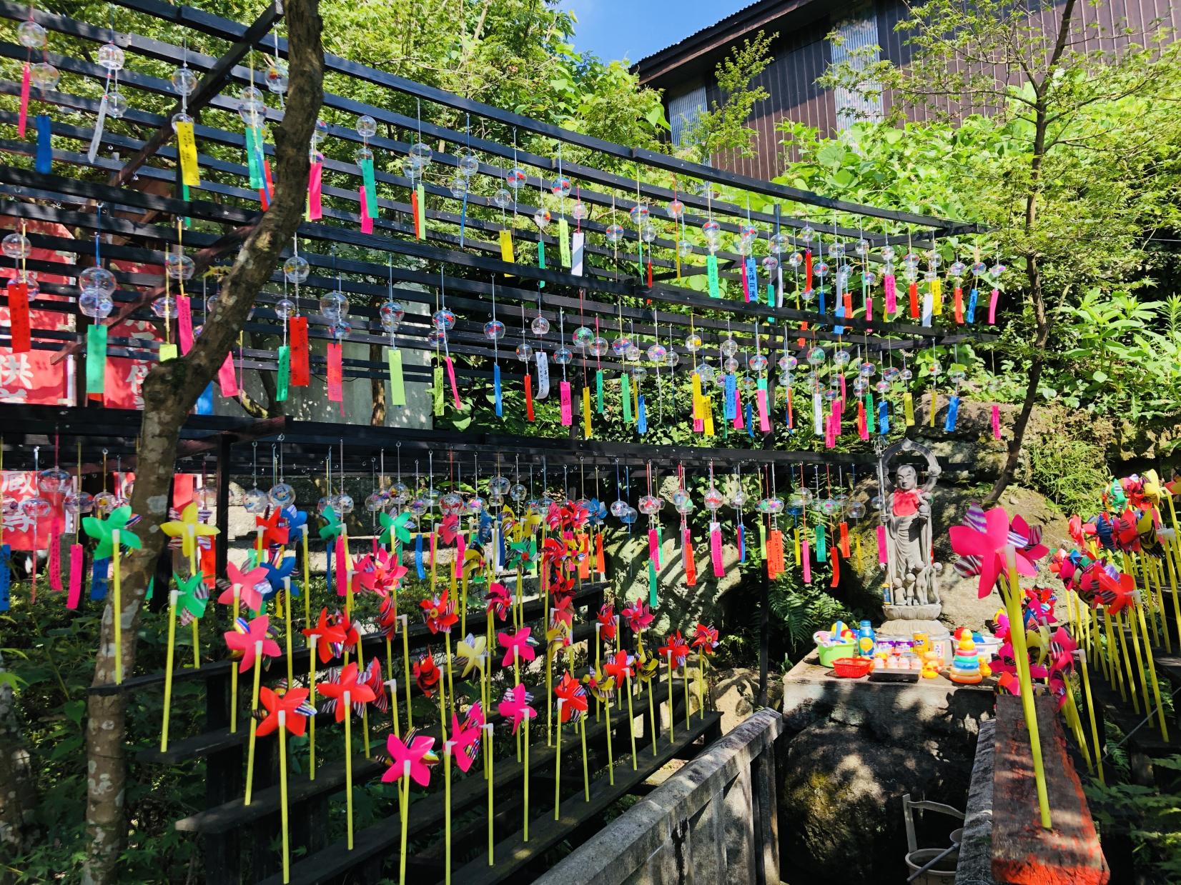 三井寺（平等寺）　風鈴トンネル-6