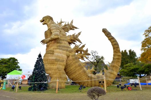 筑前町巨大わらかがし「ゴジラ」展示-0