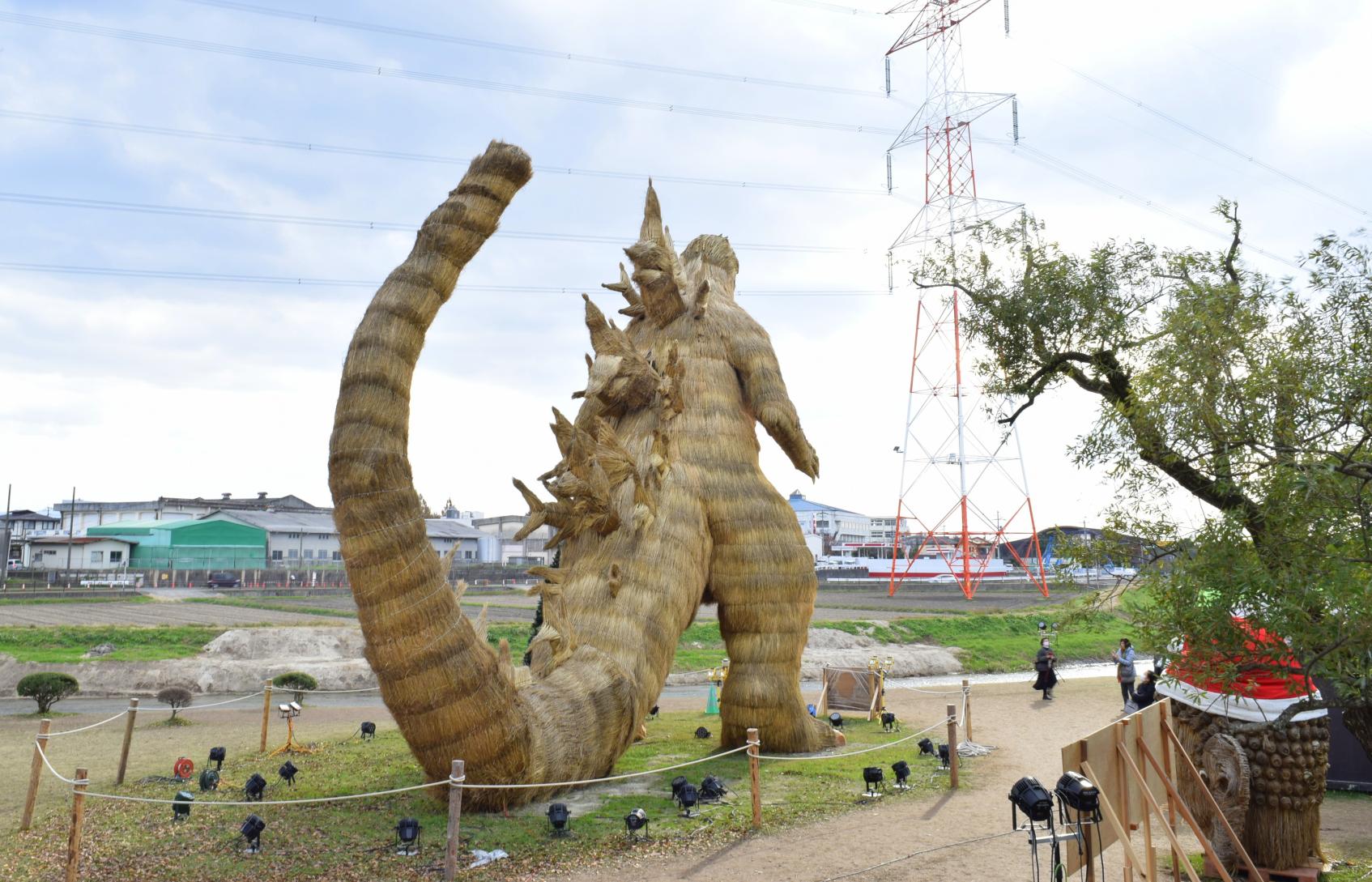 筑前町巨大わらかがし「ゴジラ」展示-3
