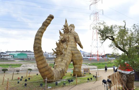 筑前町巨大わらかがし「ゴジラ」展示-3