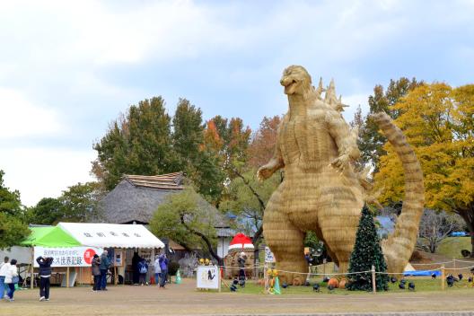 筑前町巨大わらかがし「ゴジラ」展示-1