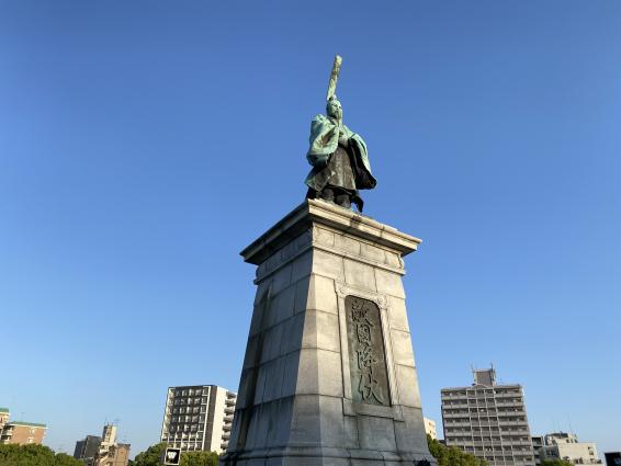 亀山上皇銅像-5