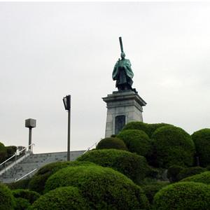 亀山上皇銅像-1