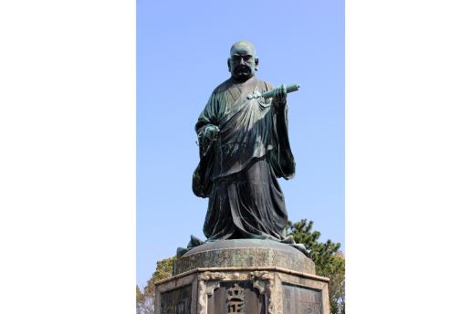 Bronze statue of Nichiren Shonin-6