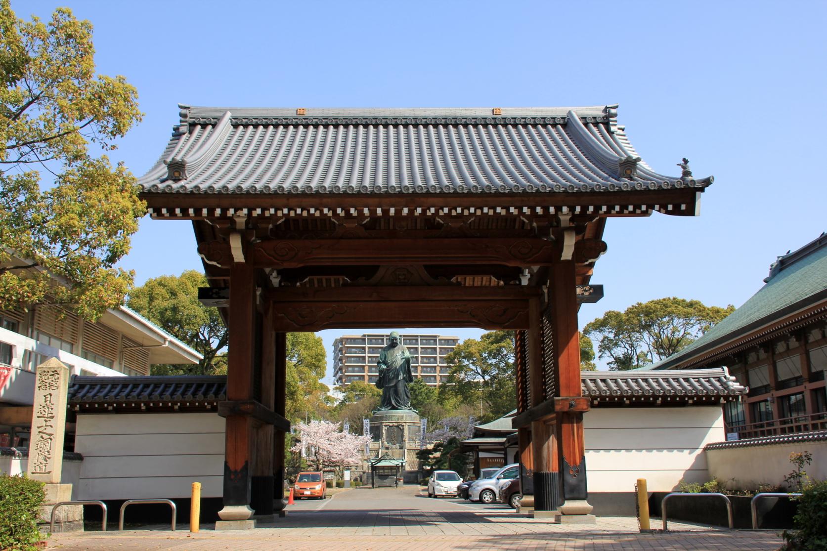 Bronze statue of Nichiren Shonin-9