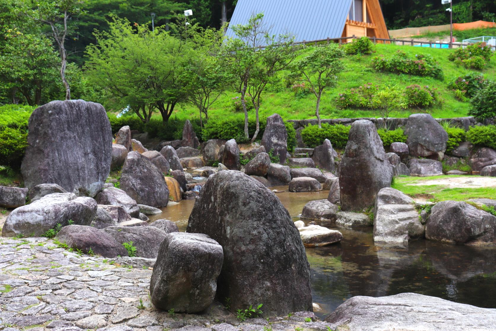 Ipponmatsu Park (Showa Forest)-2