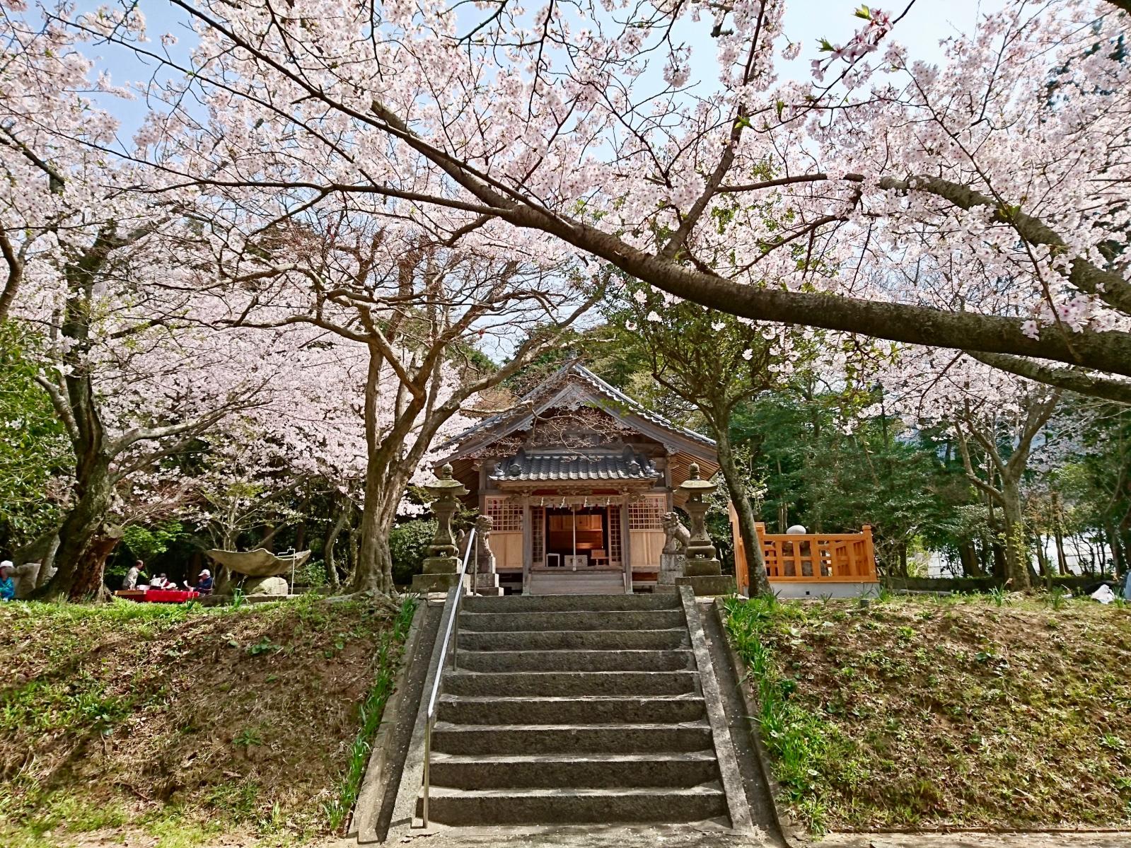 鎮懐石八幡宮