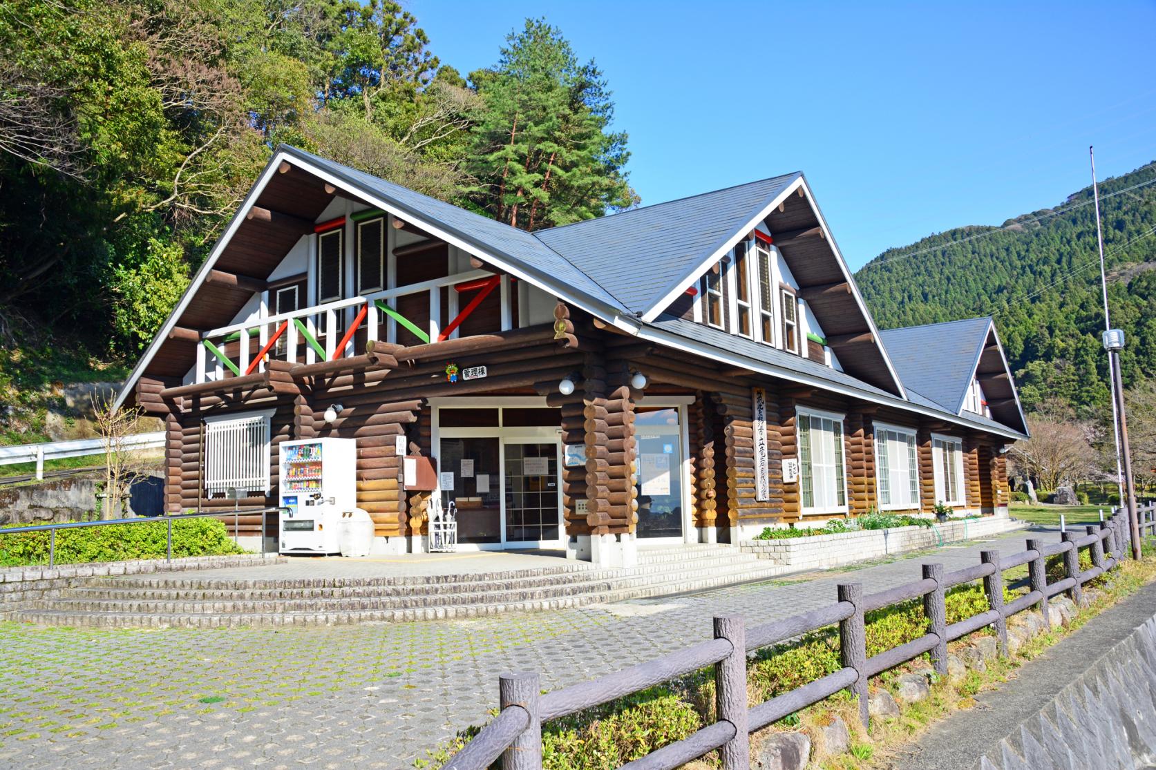 Chikushino Municipal Dragon Rock Nature House-1