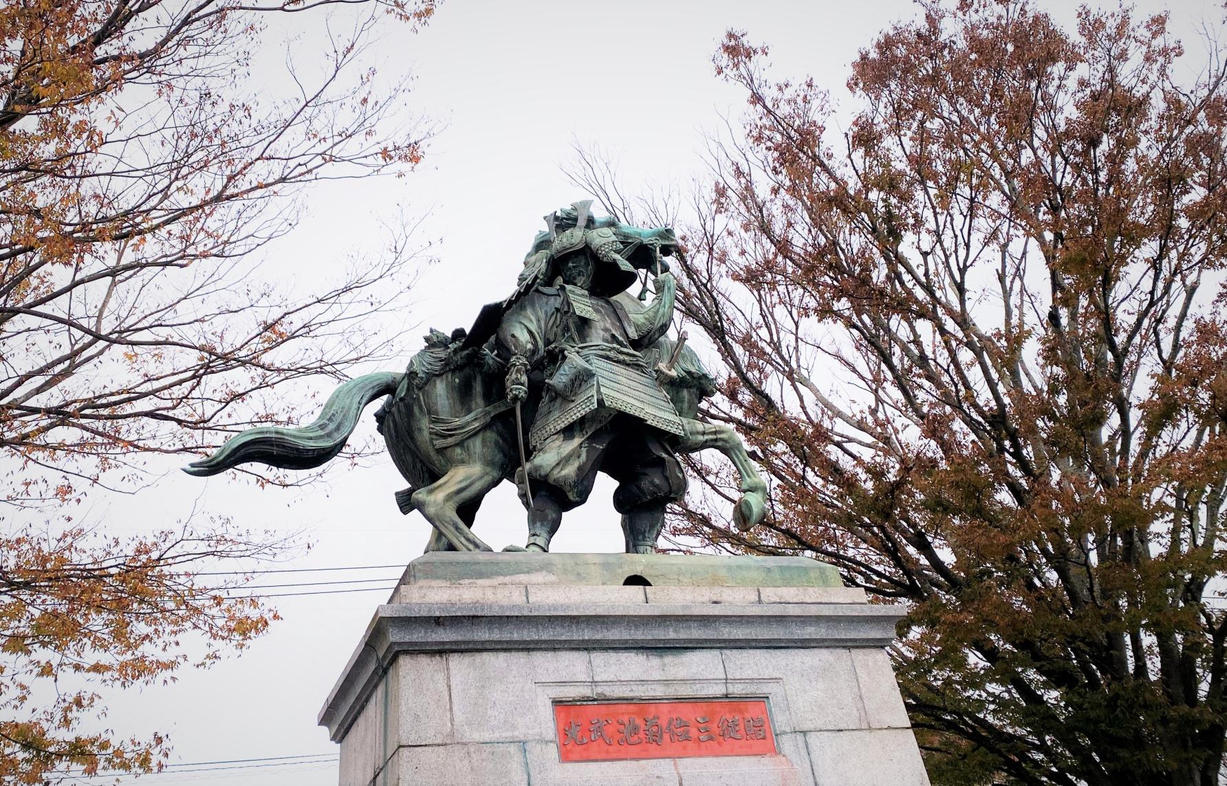 菊池武光像