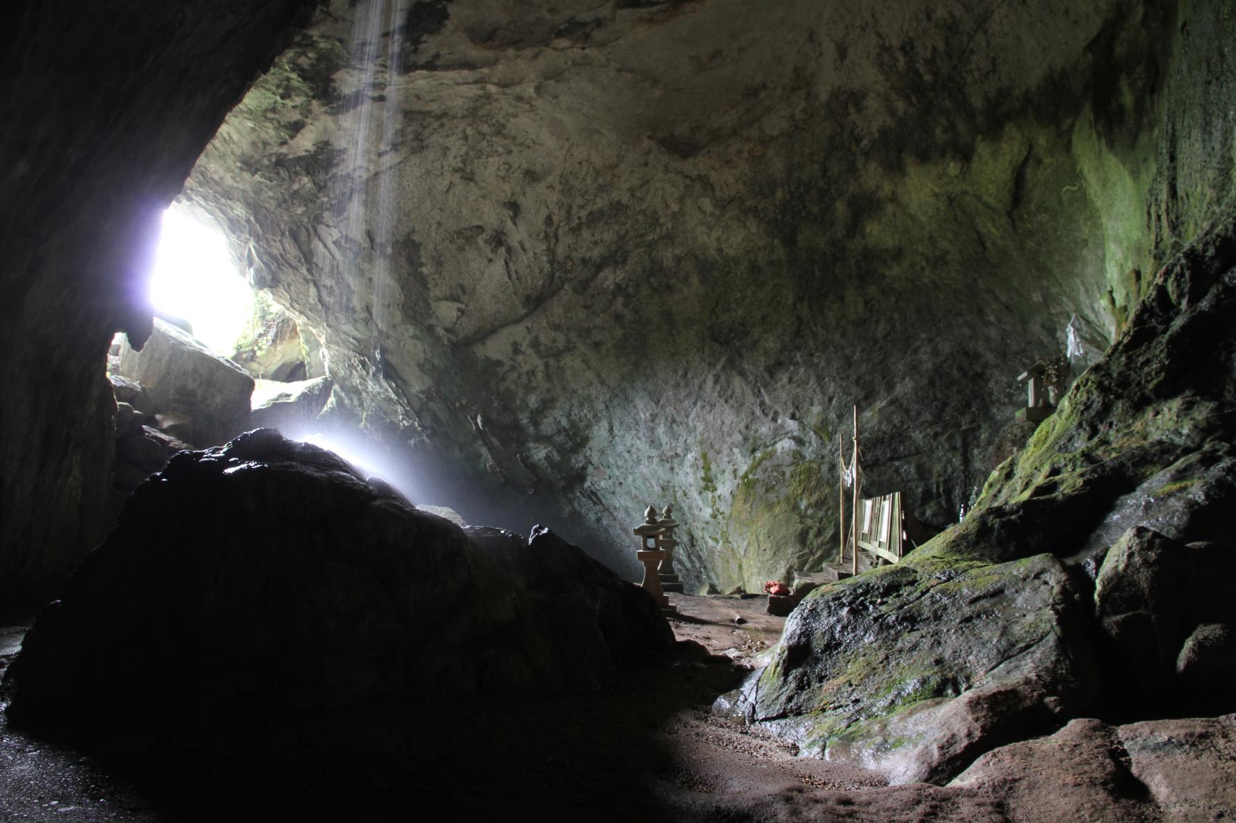 Seiryu-kutsu Cave
