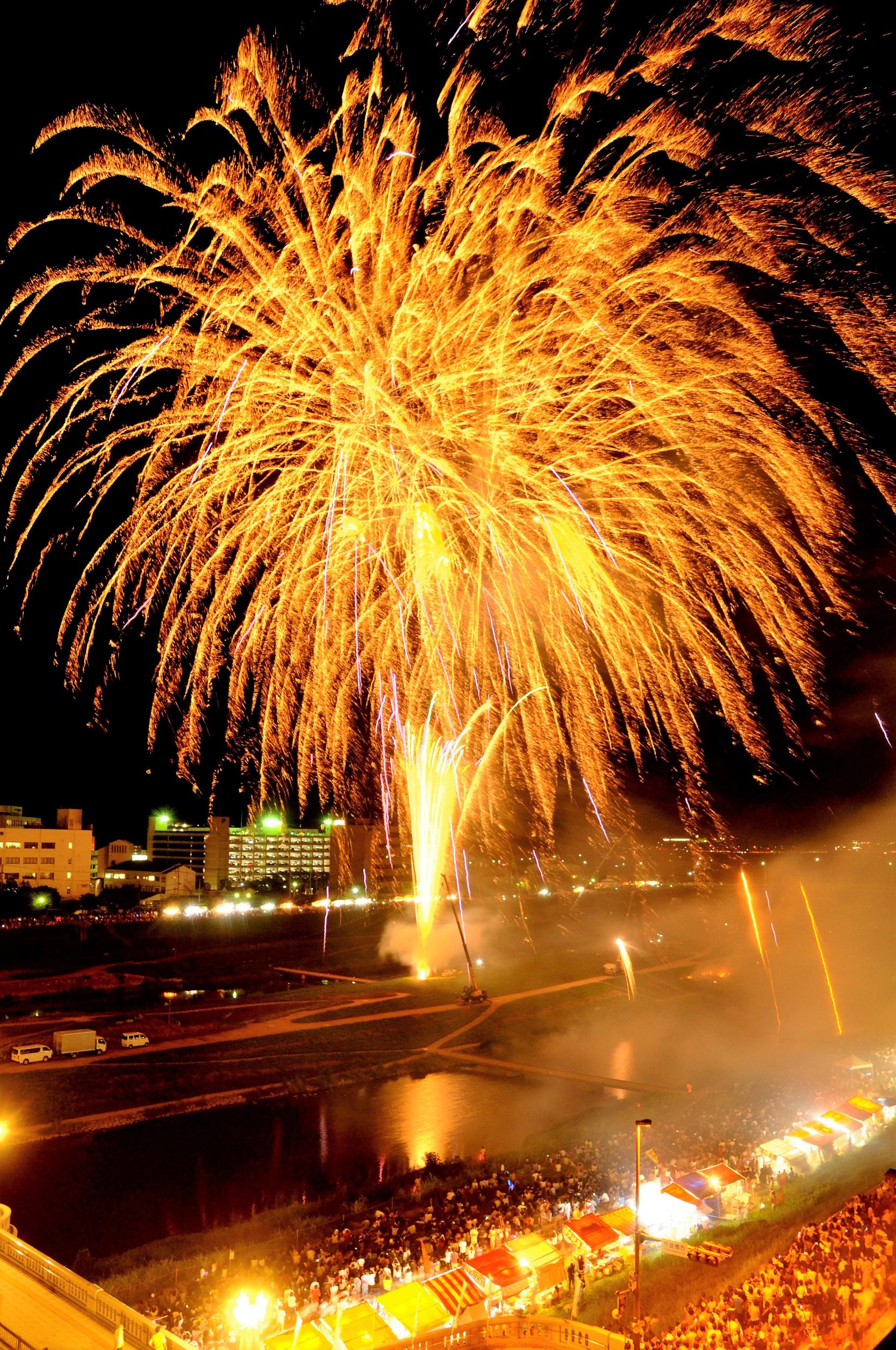 Onga River Iizuka Fireworks Display