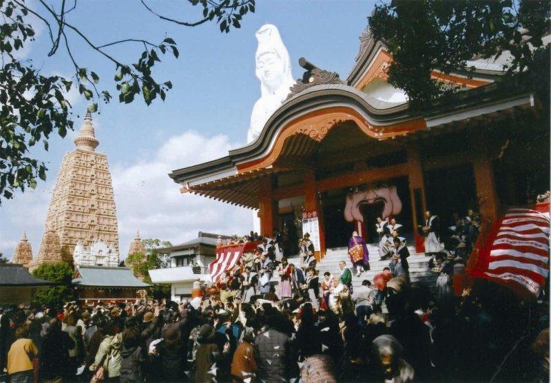 Setsubun Festival (Naritasan Myoji Temple)