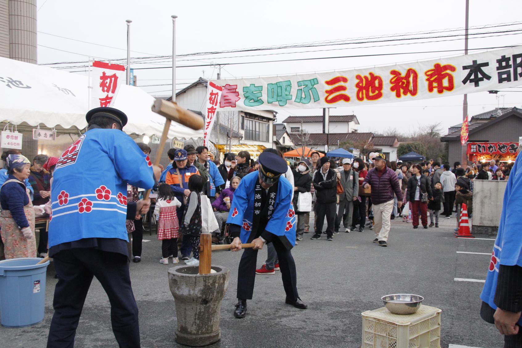 Miike Hatsuichi (first market of the year)-1