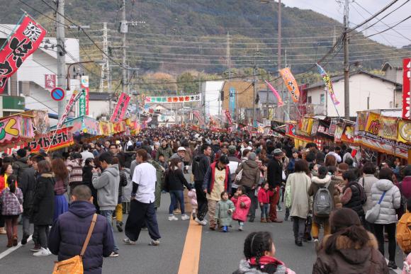 Miike Hatsuichi (first market of the year)-0