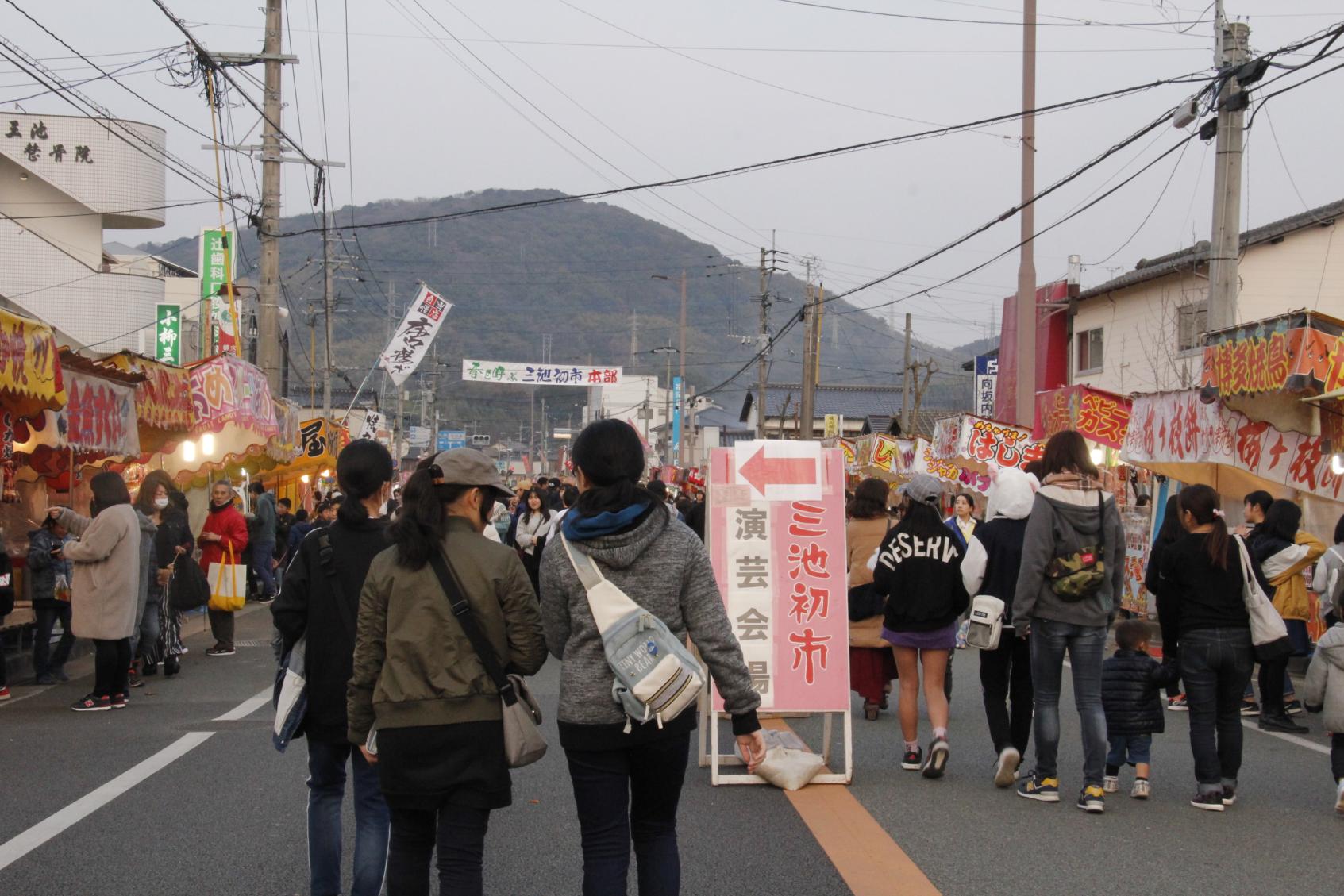 Miike Hatsuichi (first market of the year)-2