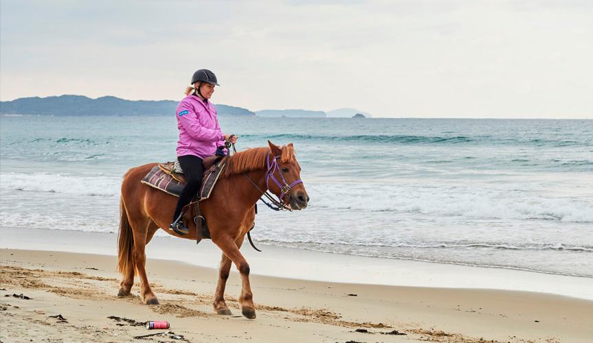 在海邊體驗流鏑馬