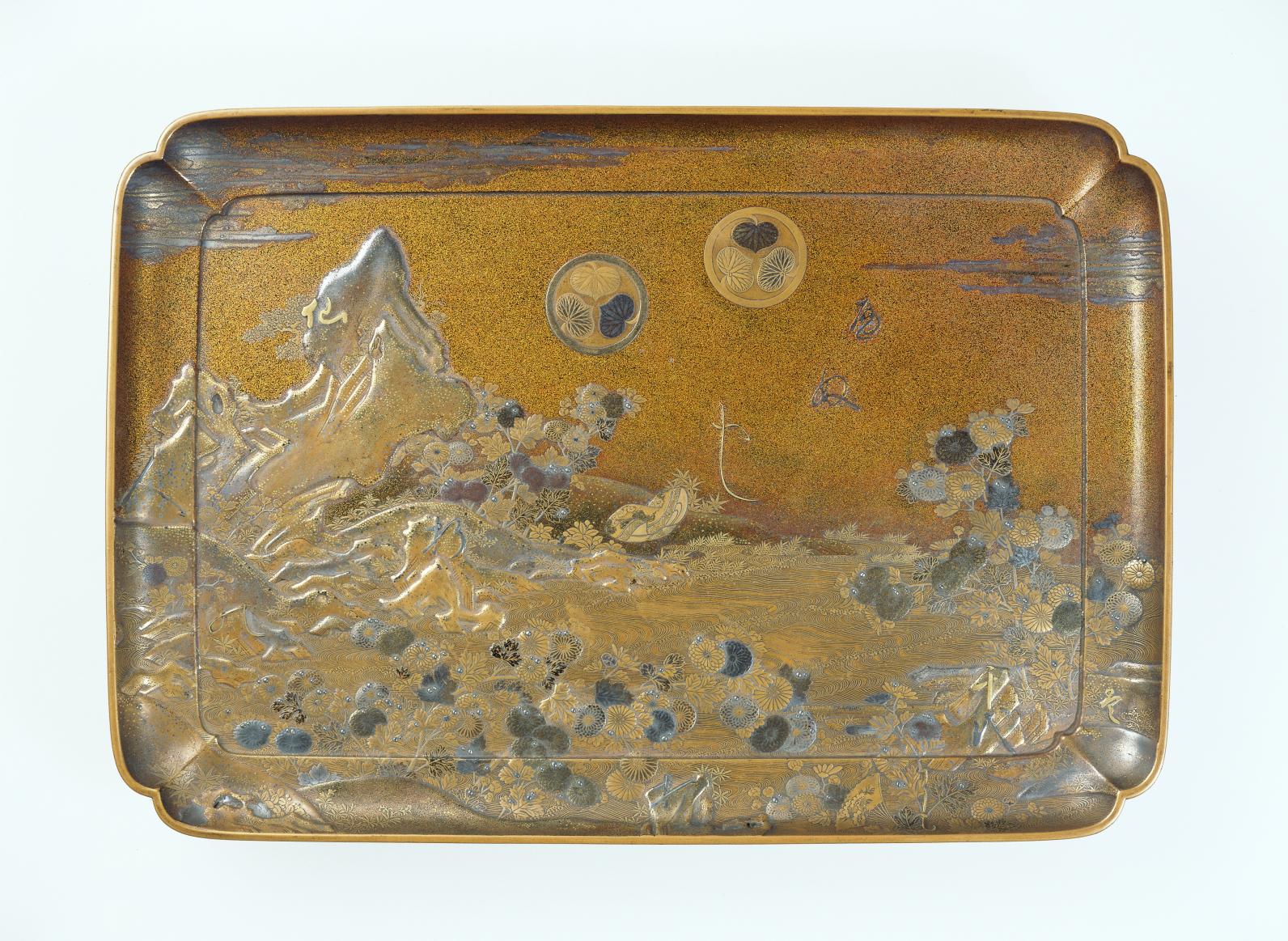 菊の白露蒔絵香盆　江戸時代・寛永10年（1633）徳川美術館徳川美術館所蔵　(c)徳川美術館イメージアーカイブ/DNPartcom