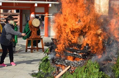 納め不動火祭り-1