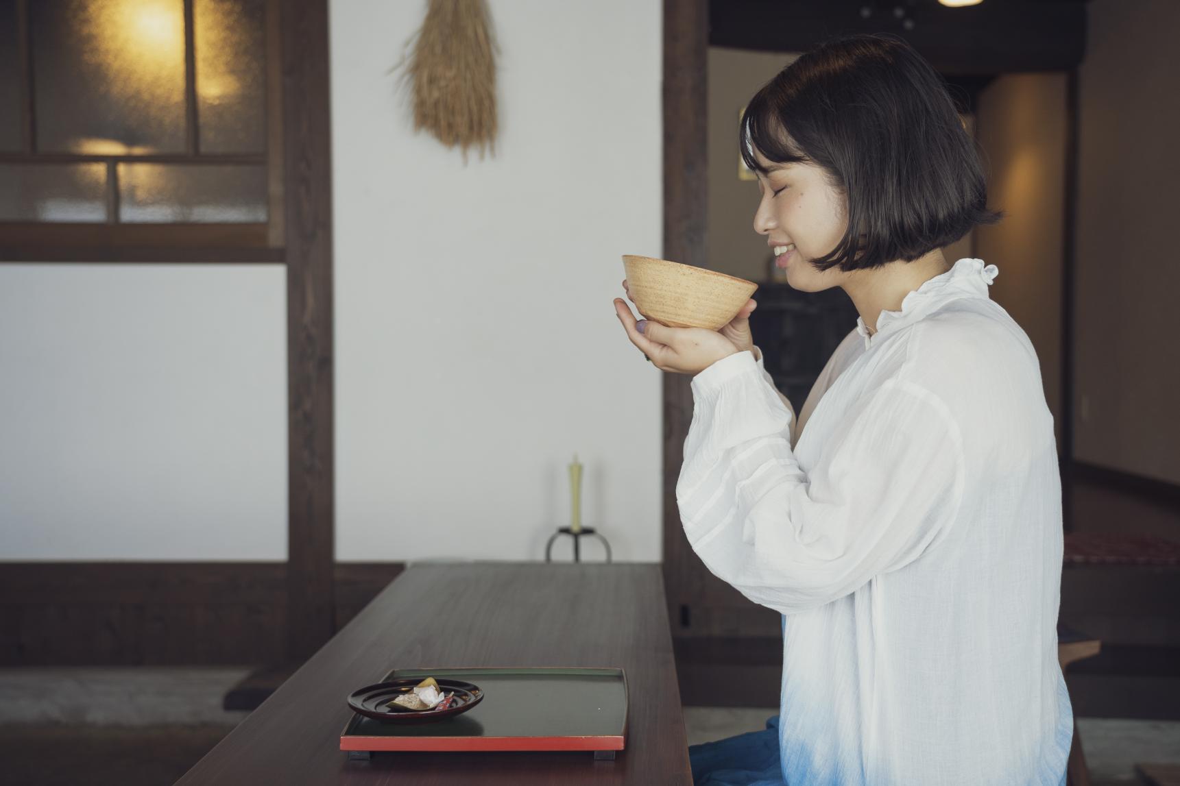 八女オリジナルの茶道具で八女茶お抹茶体験