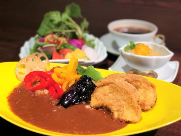 초식 카페 천연석 팔찌 즈도이-1