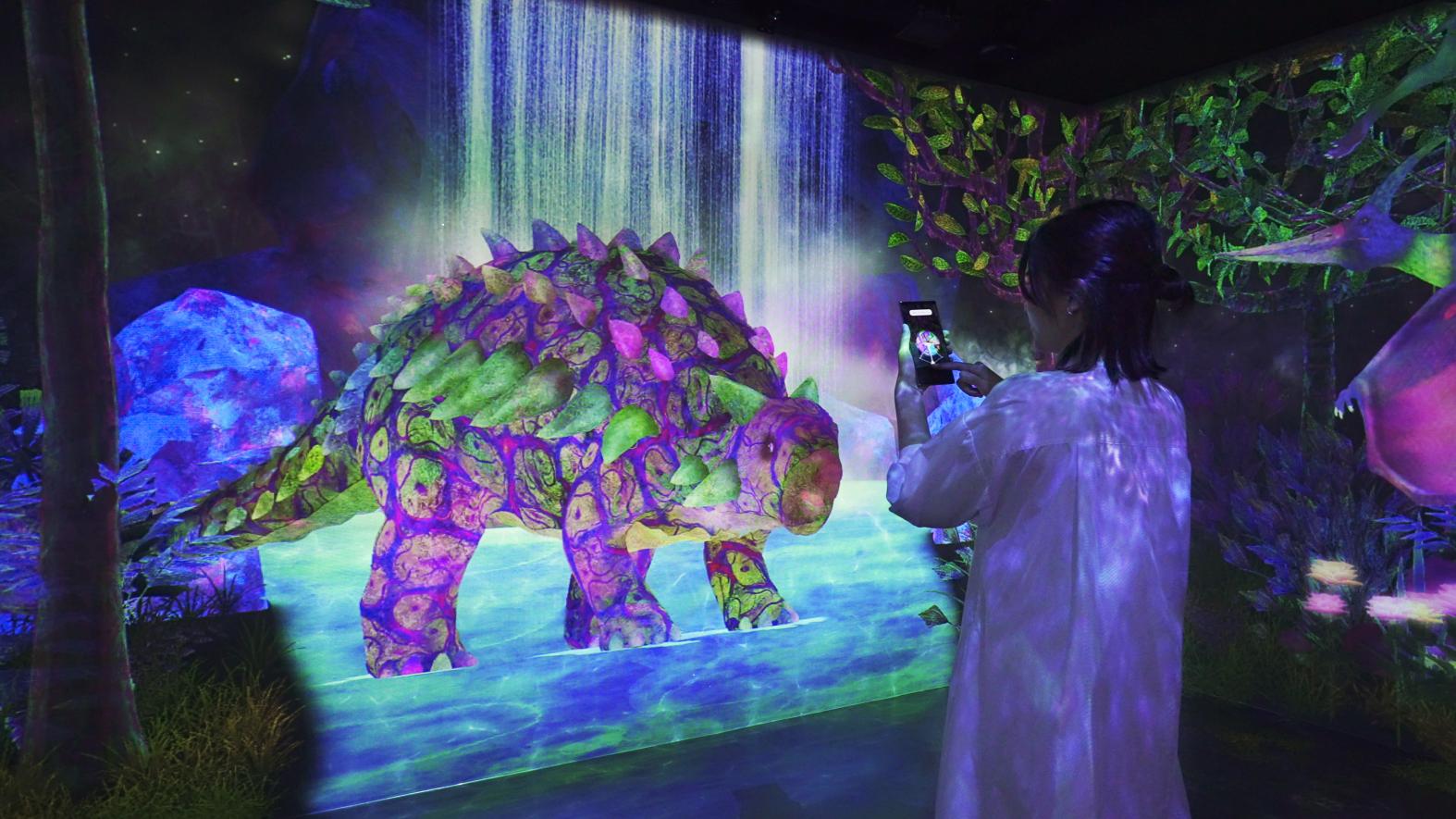 「チームラボフォレスト 福岡-SBI証券」みずほPayPayドーム福岡隣 ©チームラボ