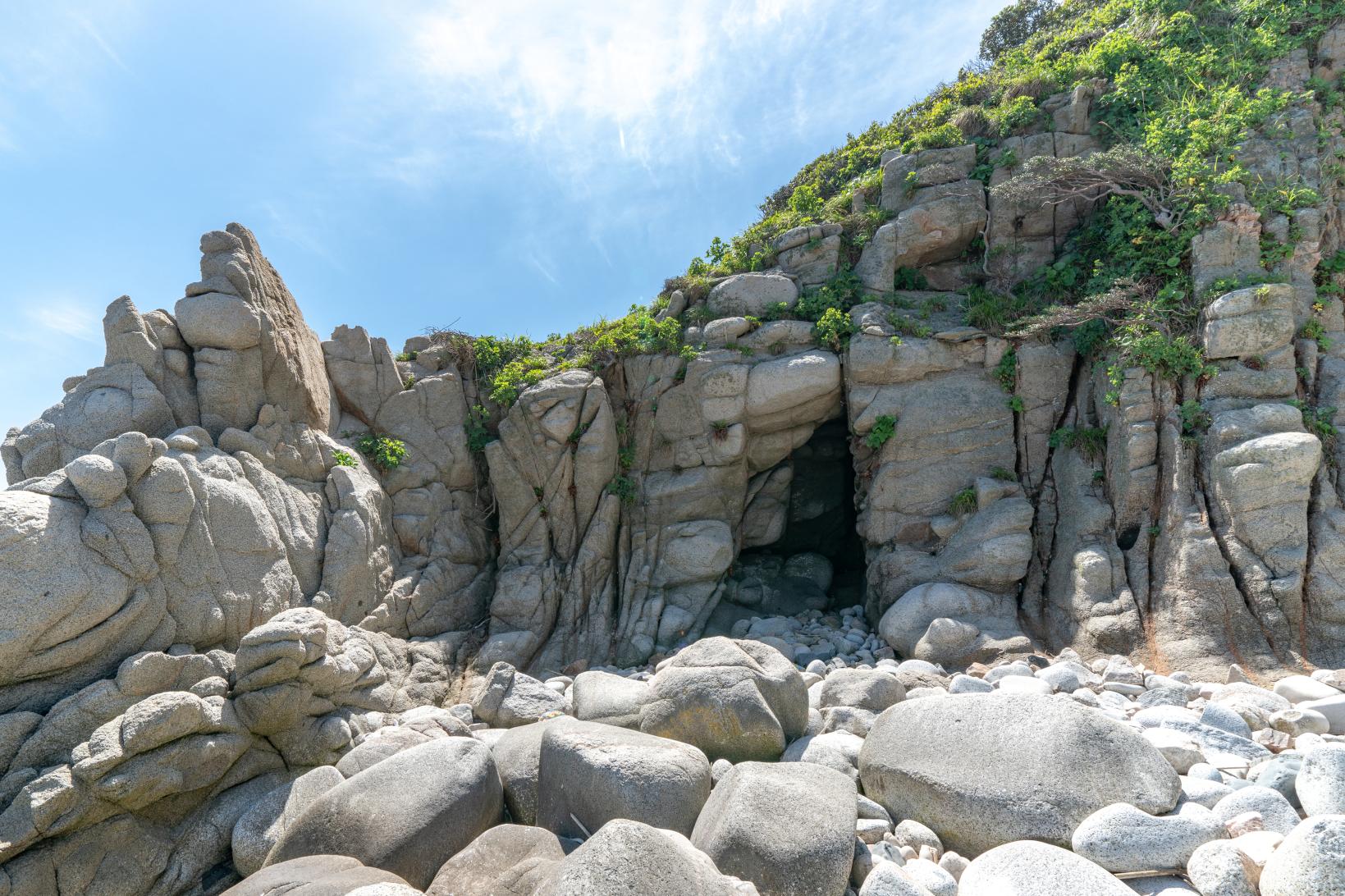 産の穴（糸島市・姫島）