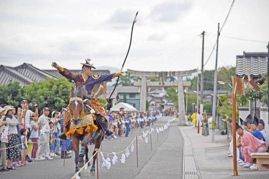 鶴岡八幡神社例大祭「宮日祭・流鏑馬」（香春町）-0