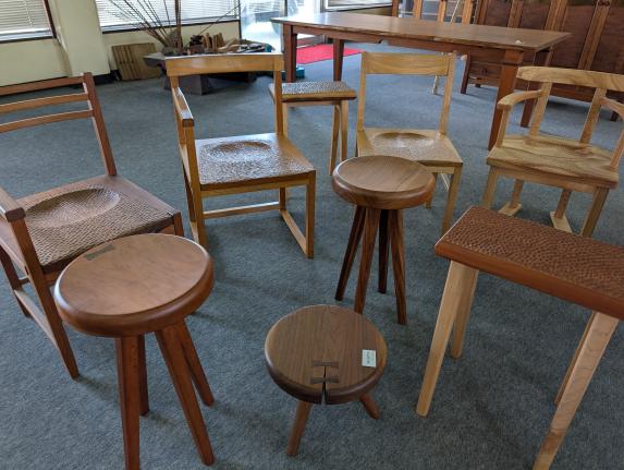 時とともに美しく変わる木と布（アクロス福岡）-0