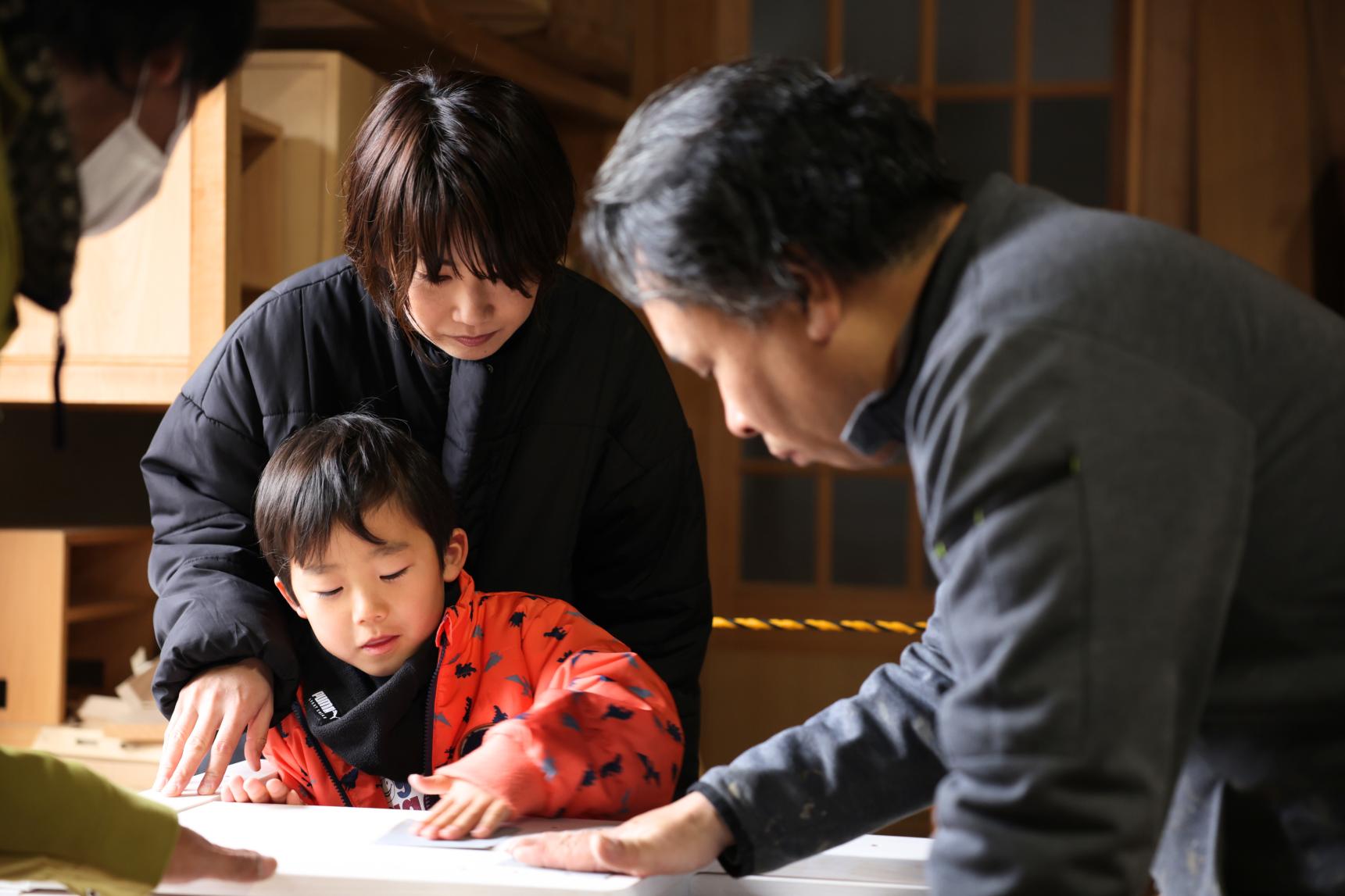 親子でつくる学習机製作体験-1