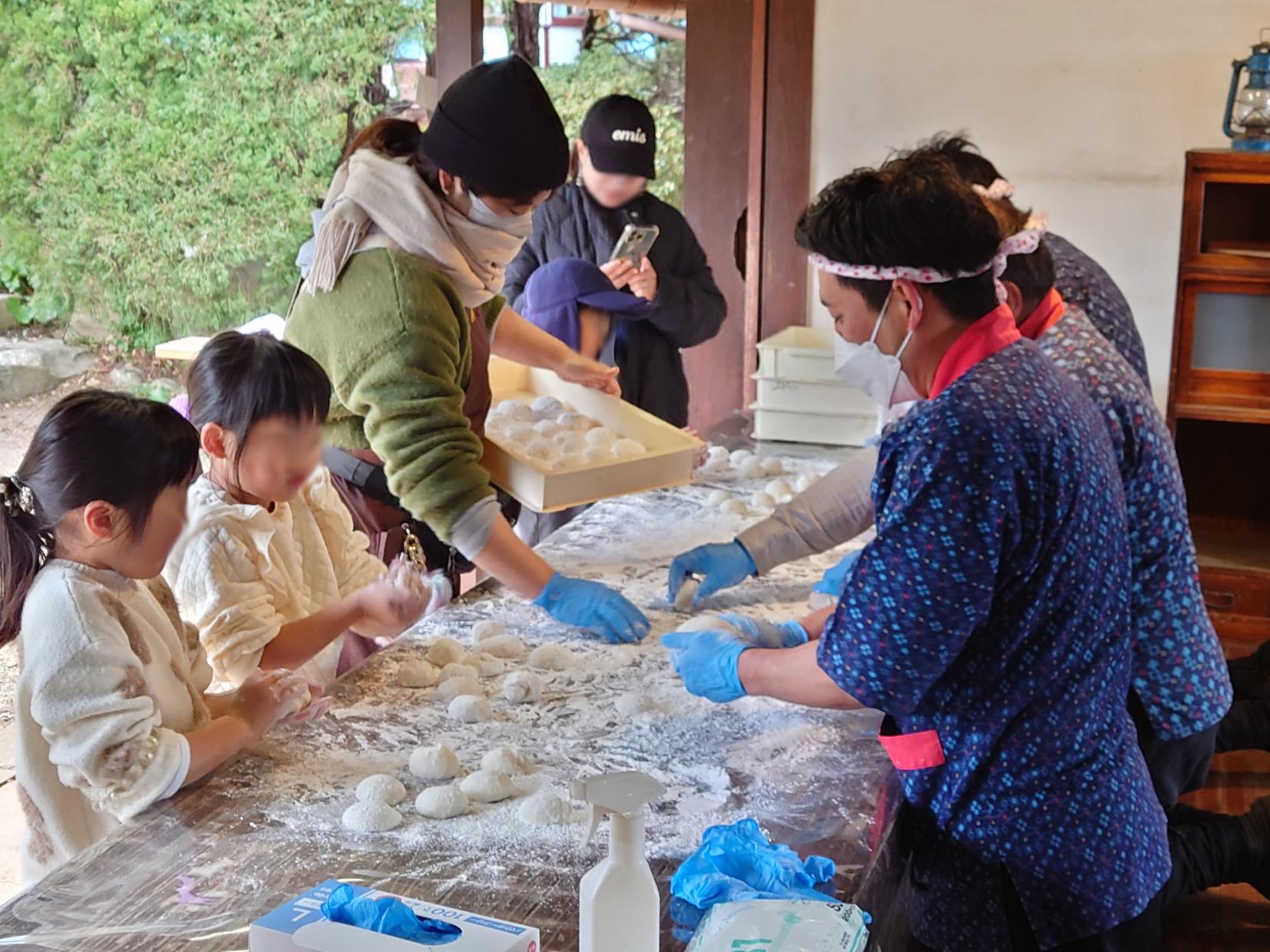 餅つき体験だョ！全員集合！-3