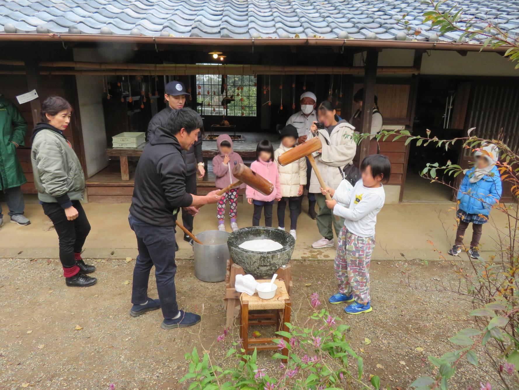 餅つき体験だョ！全員集合！-7