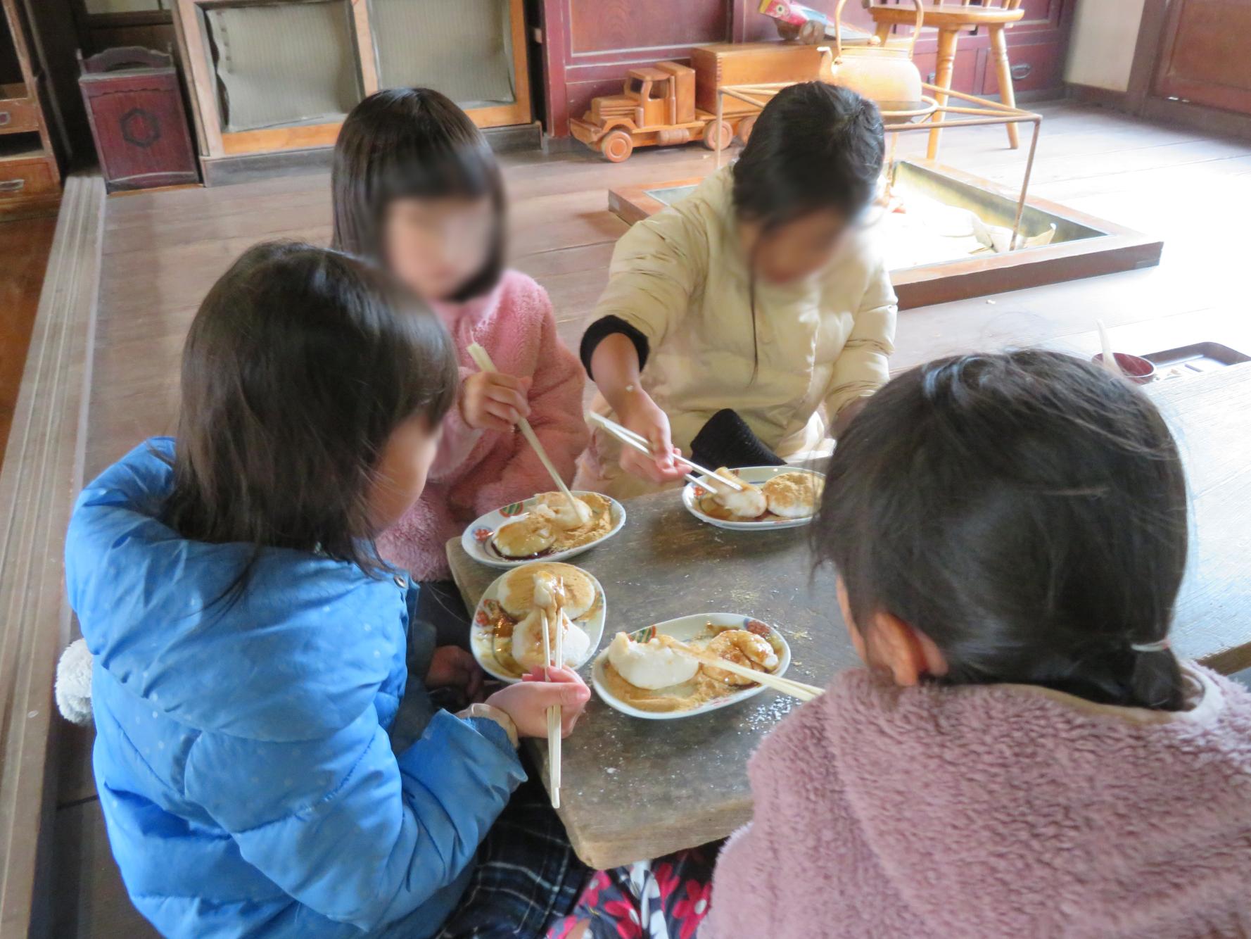 餅つき体験だョ！全員集合！-6