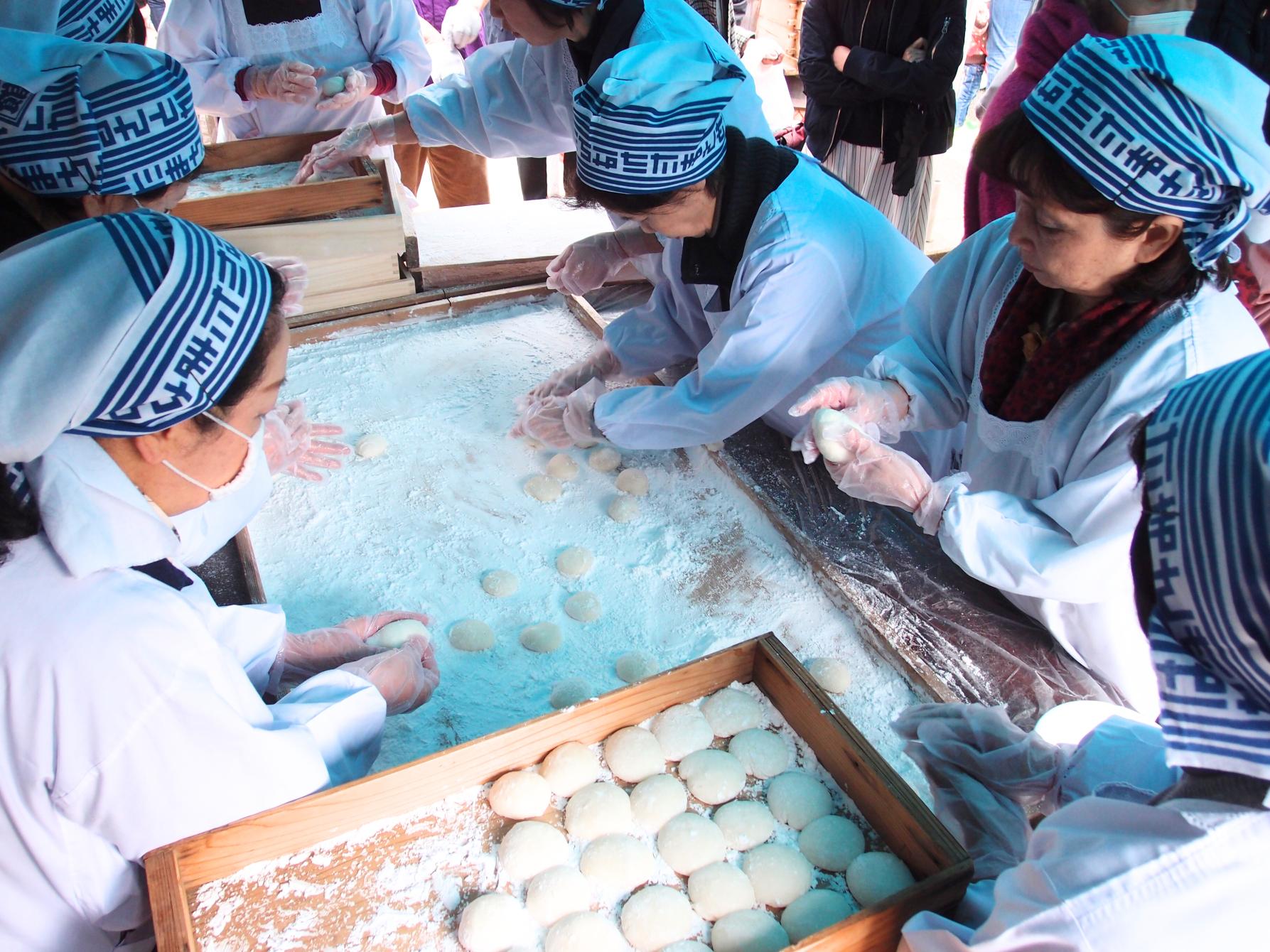 30周年記念　博多のもちつき-2