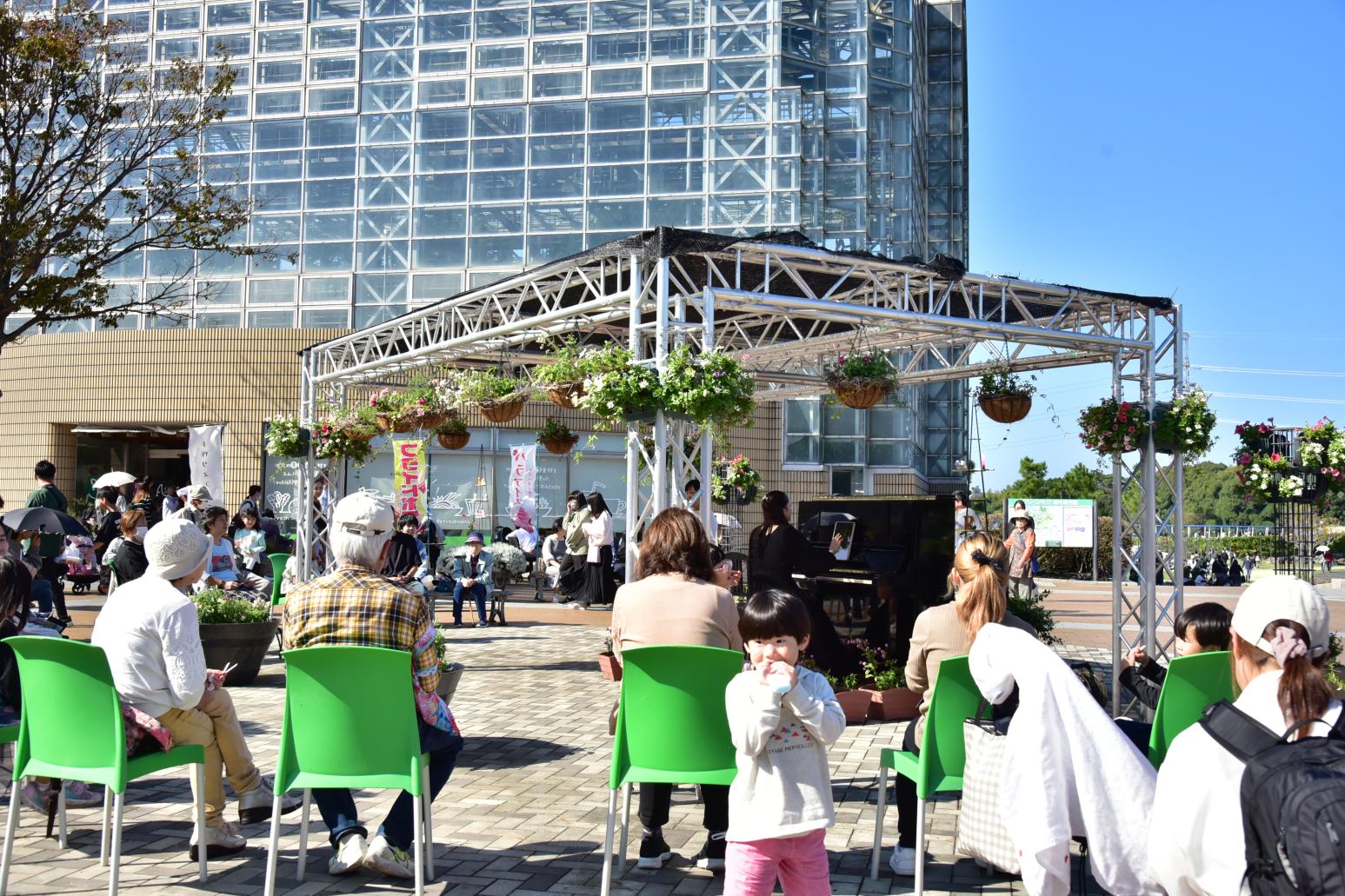 【北九州市立響灘緑地グリーンパーク】春のバラフェア2026 ストリートピアノライブ-1