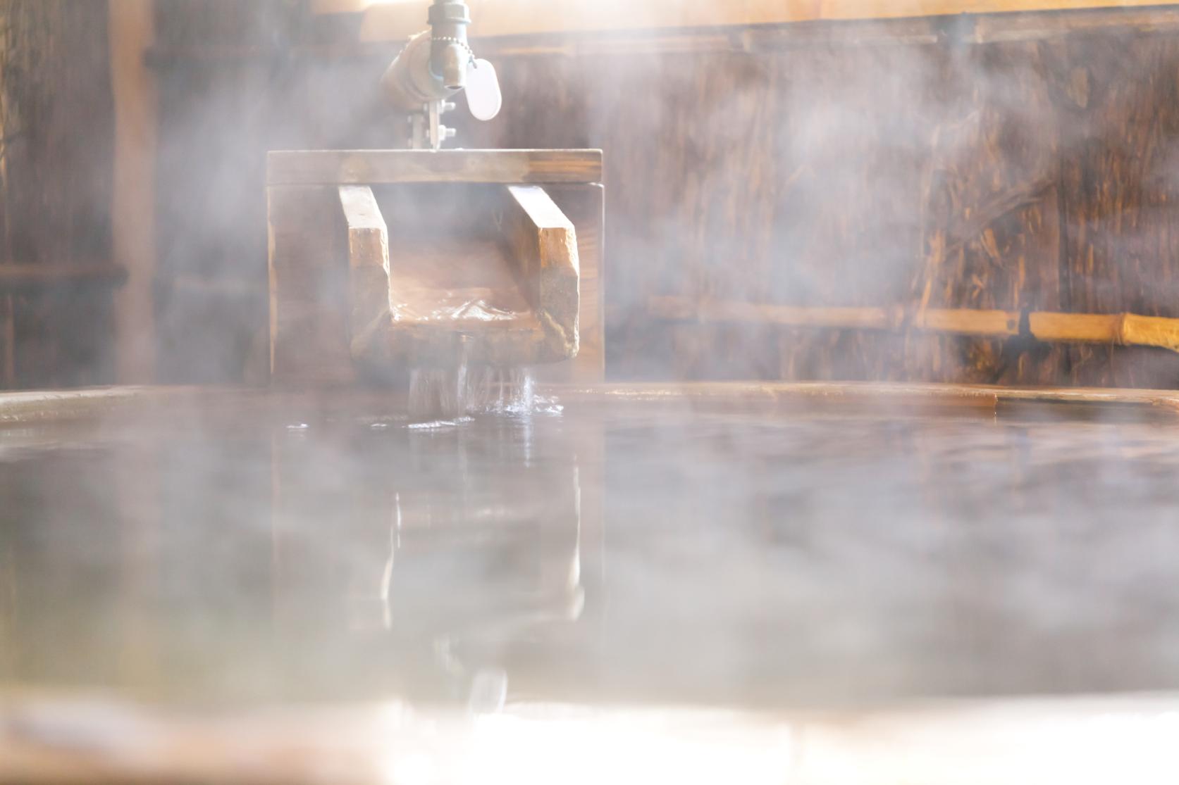 【福岡県観光温泉地協会】半露天風呂がある旅館-1